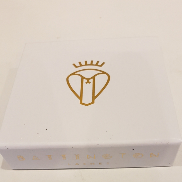 Battington Beauty Harlow 3D SILK EYE LASHES W/GLUE - Picture 2 of 5